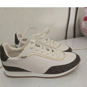 MICHEAL KORS Stylish Cream and Brown Teen Size 6  Sneakers